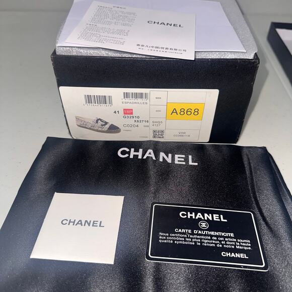 Chanel Espadrilles Tweed White Black Sz 41 Almond Toe Large Logo Flat Shoes NEW - Picture 8 of 11